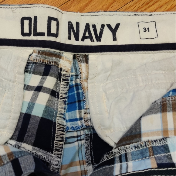 Old Navy Cargo Shorts, size 31 - Picture 2 of 8